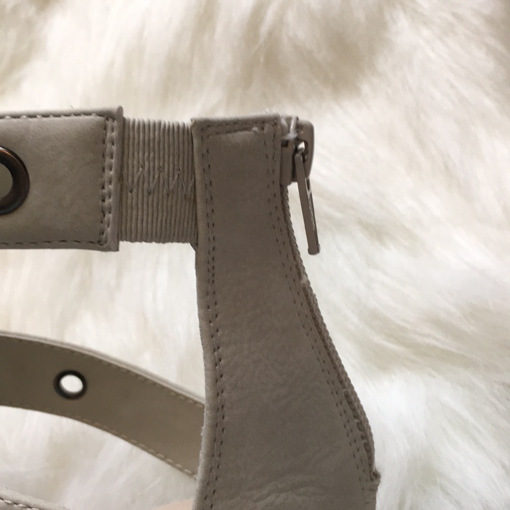 Simply Vera Vera Wang Gladiator Style Heel - Picture 5 of 13